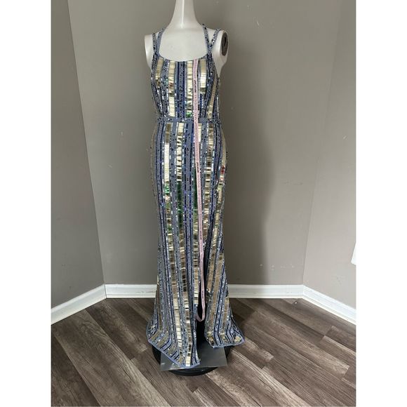 MAC DUGGAL HALTER NECK EMBELLISHED DETAILED BACK GOWN - Picture 4 of 11